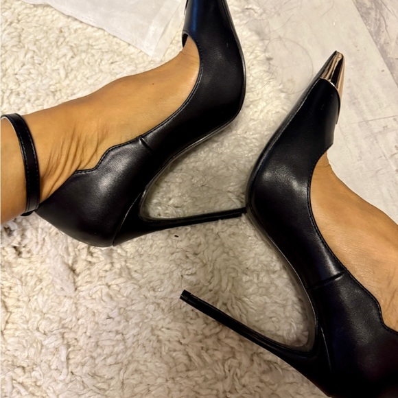 Elegant Black and Gold Women's Heels size 7 - Picture 4 of 9